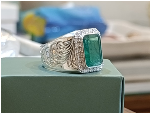 Mens-silver-ring-with-8-carats-of-Afghan-emeralds