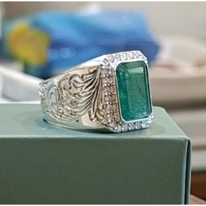 Mens-silver-ring-with-8-carats-of-Afghan-emeralds