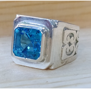 Mens-silver-ring-with-blue-topaz-stone