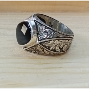 Onyx-stone-silver-ring-diamond