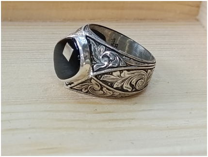 Onyx-stone-silver-ring-diamond